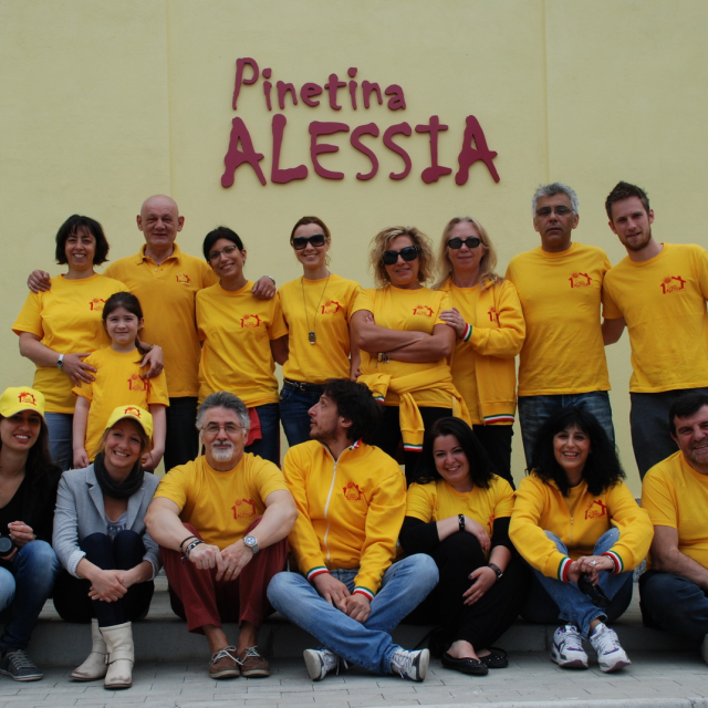 Volontari in posa a lavori ultimati