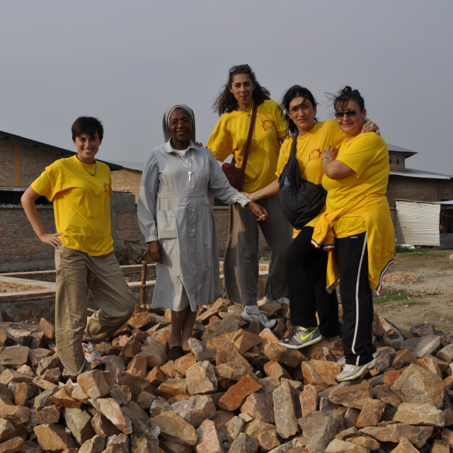 I volontari in visita al cantiere